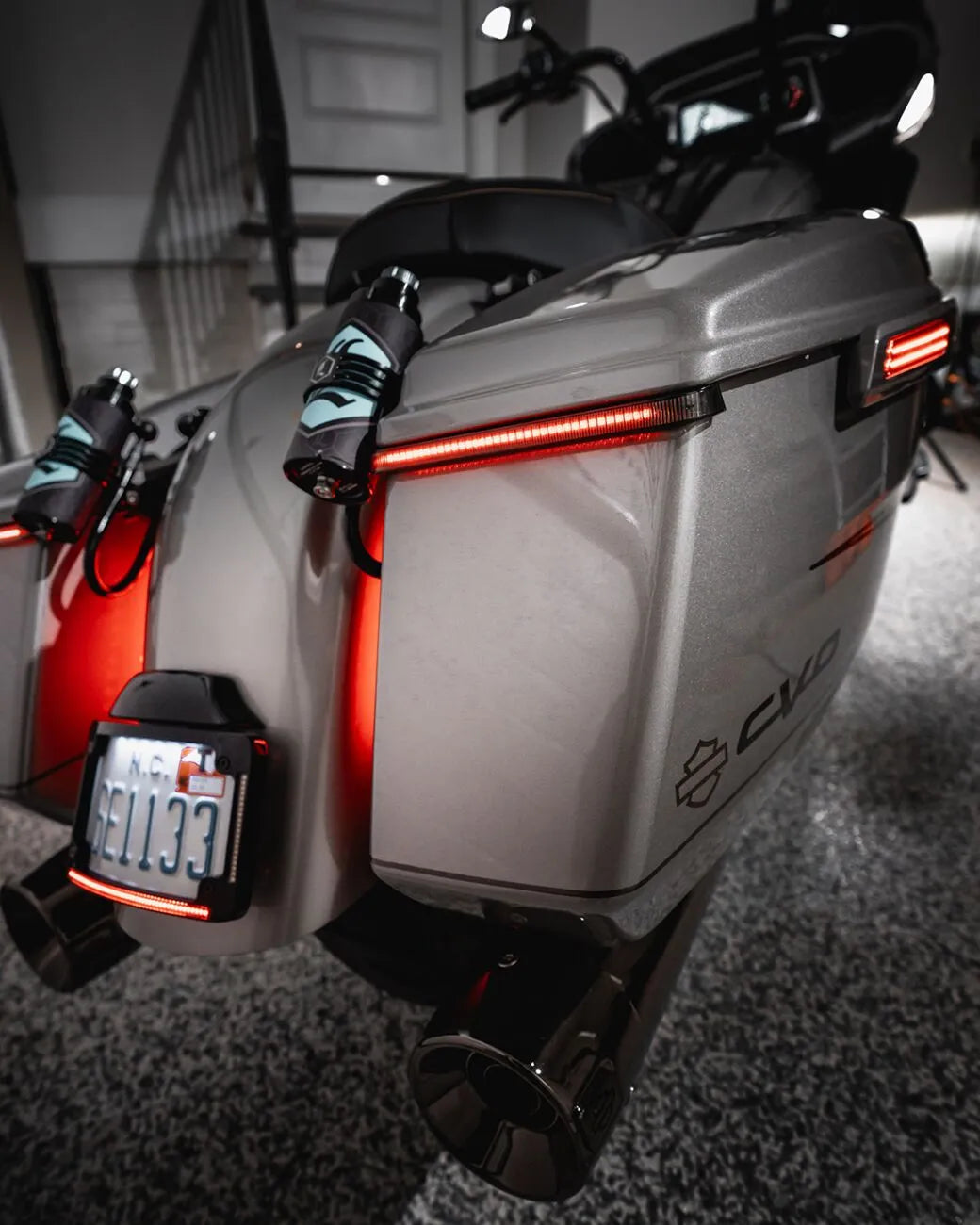 Custom Dynamics Radius Kennzeichenhalterung für Cvo™