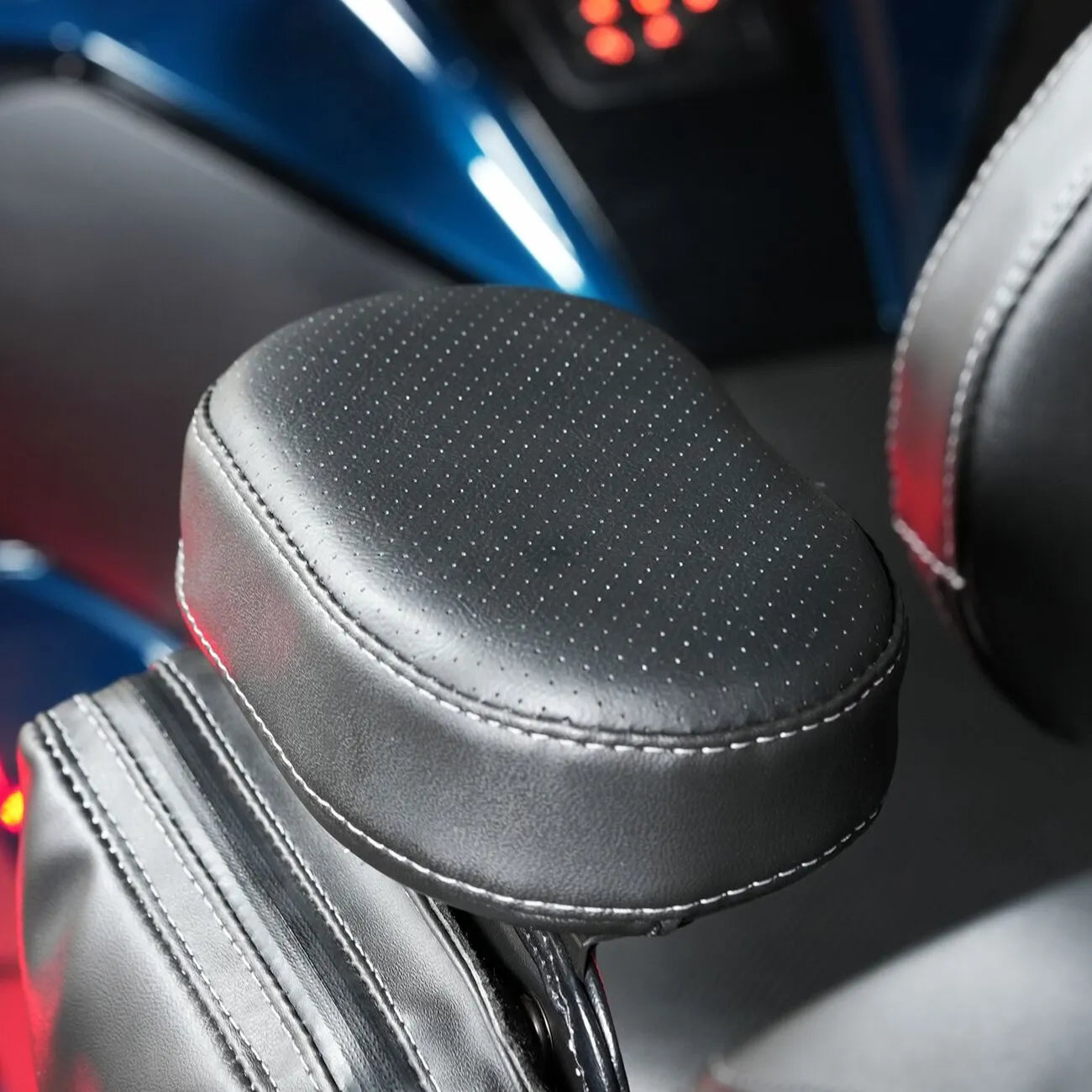 Armlehne aus Chrom-Platinum – Ultimativer Komfort