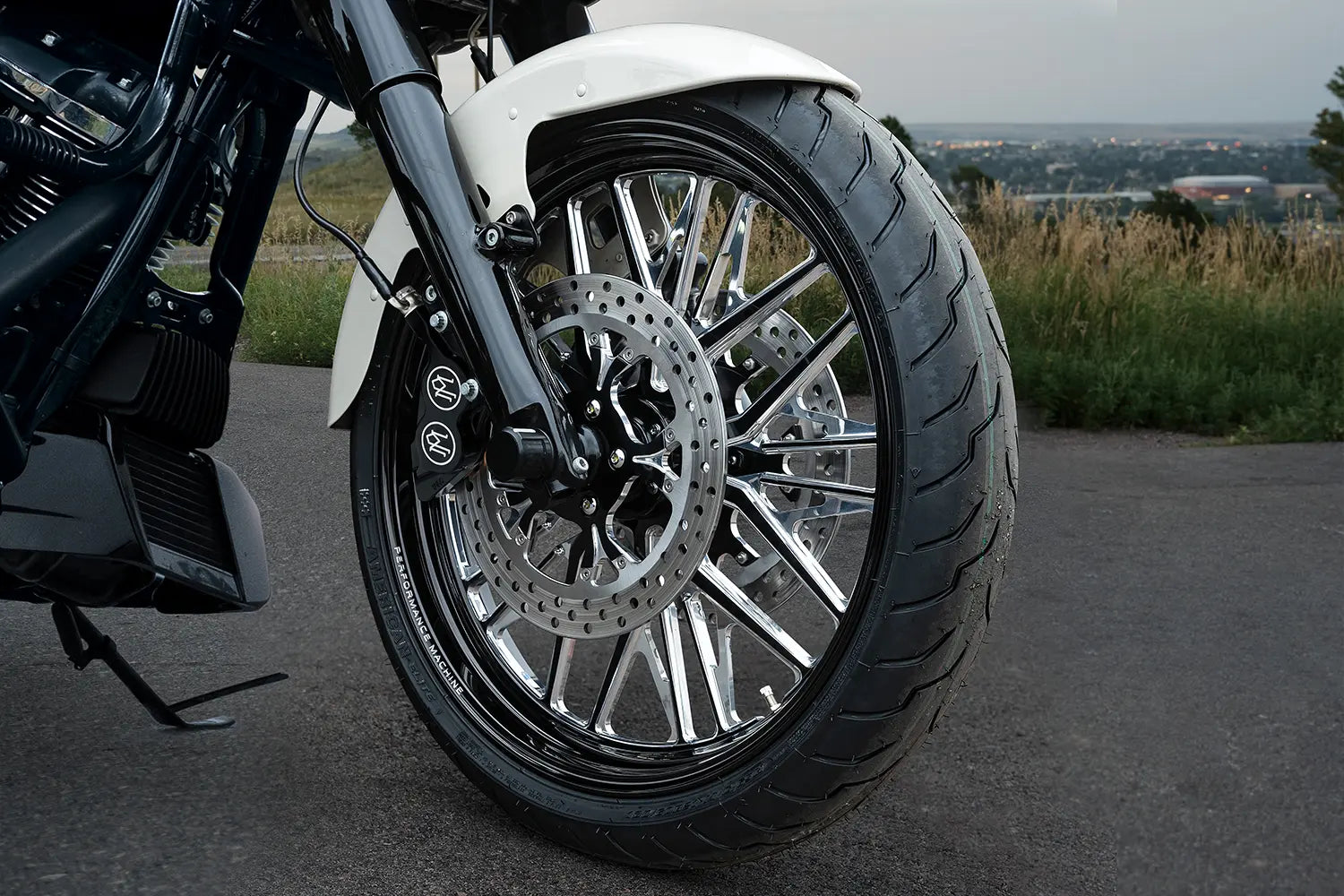 Performance Machine Nivis 21" Vorderrad