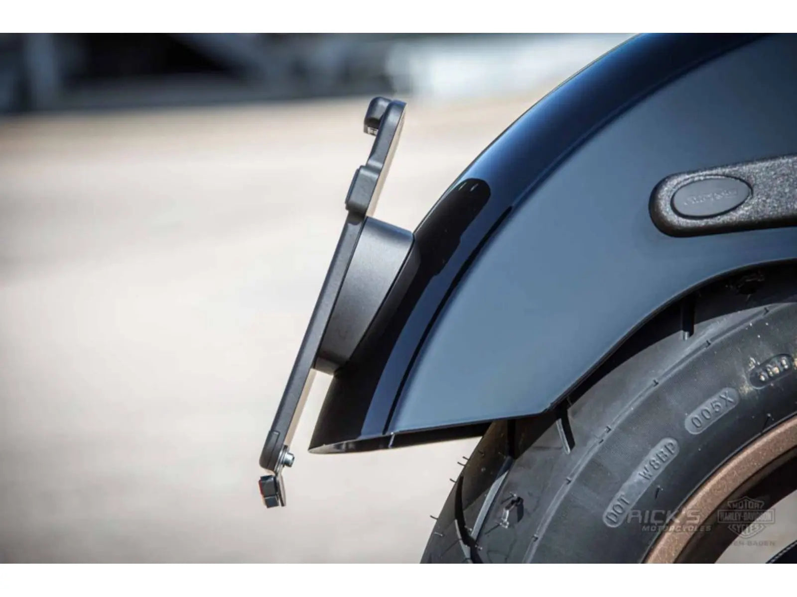 Rick's Motorcycles Kennzeichenhalterungsadapter für Softail ab 2018