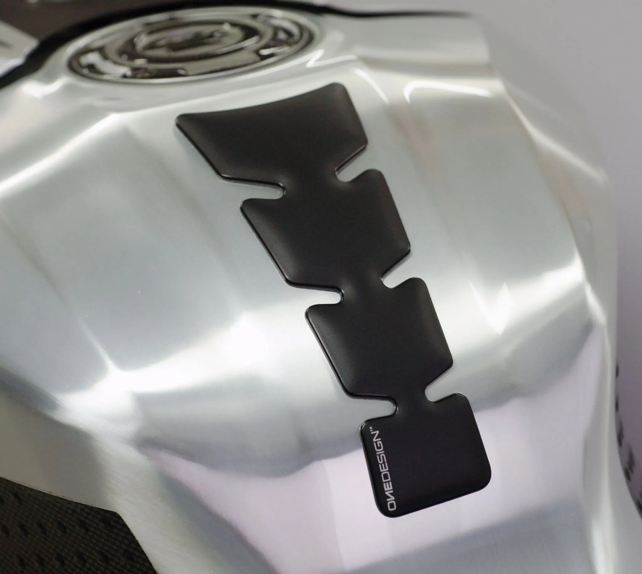 Onedesign Tankpad aus Harz/Soft-Touch - Universelle Passform