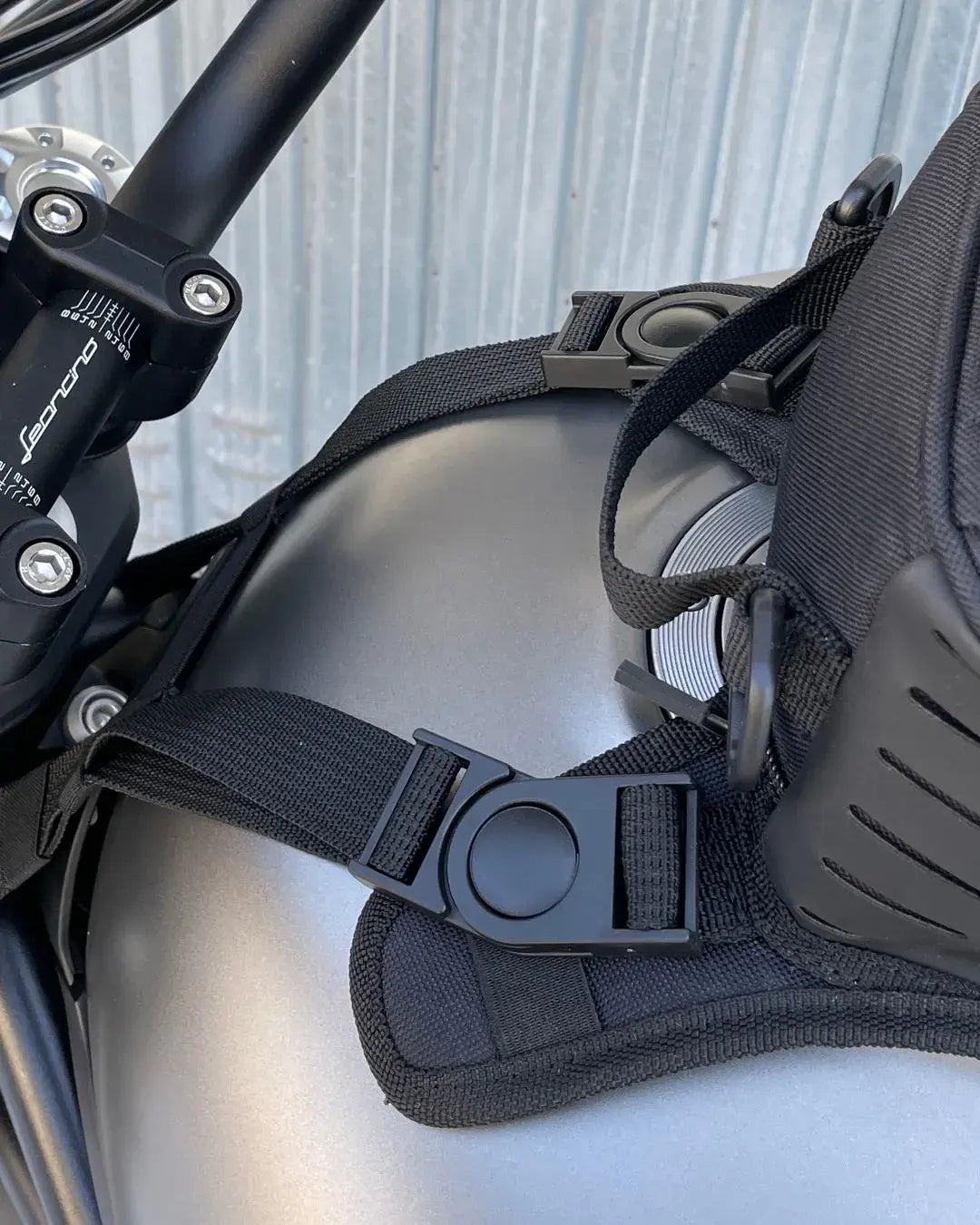 Oj Rookie Tankrucksack – 3,2 Liter Motorradgepäck