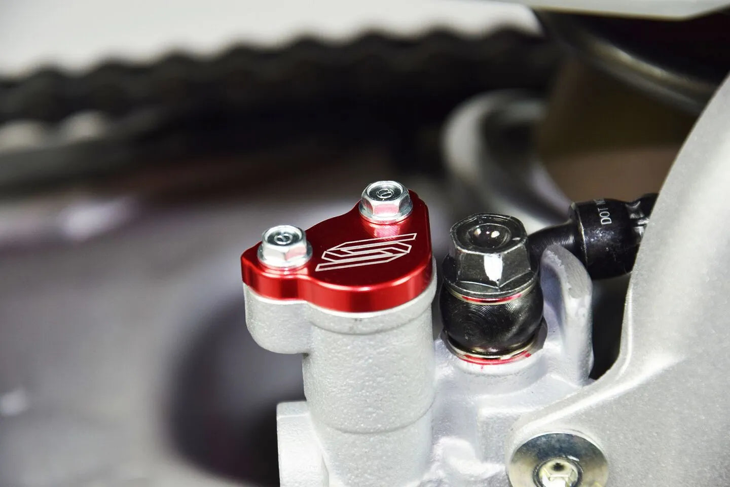 Scar Bremsflüssigkeitsbehälterdeckel, rot, Aluminium