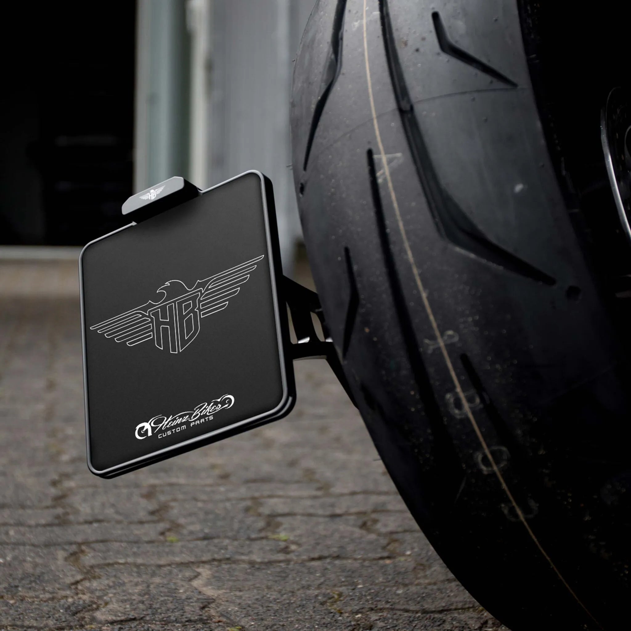 Heinz Bikes seitlicher Kennzeichenhalter für Harley Davidson