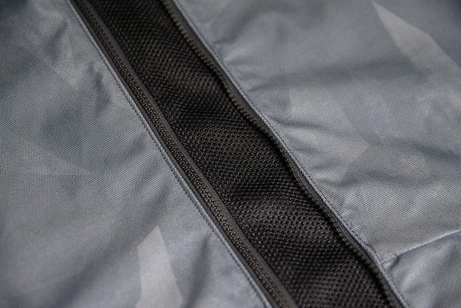 Icon Airform Battlescar Jacke – Schwarz/Grau/Rot