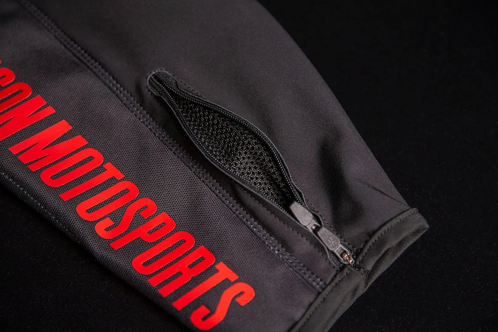 Icon Airform Battlescar Jacke – Schwarz/Grau/Rot