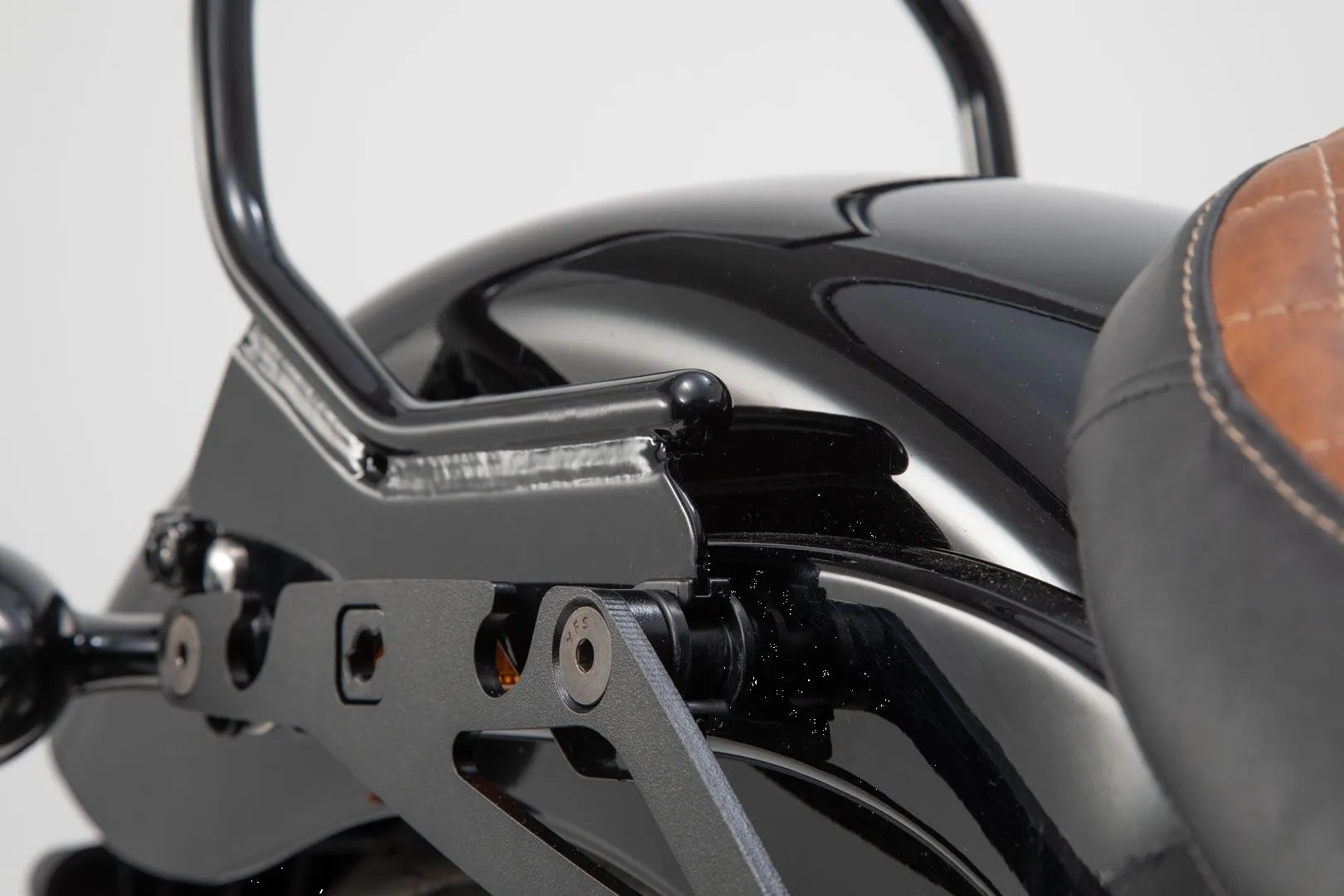 SW-Motech SLH Seitengepäckträger-Adapter-Kit für Softail