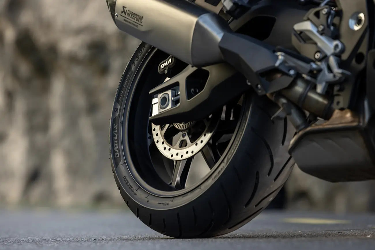 Bridgestone T33 Reifen - 180/55ZR17 hinten