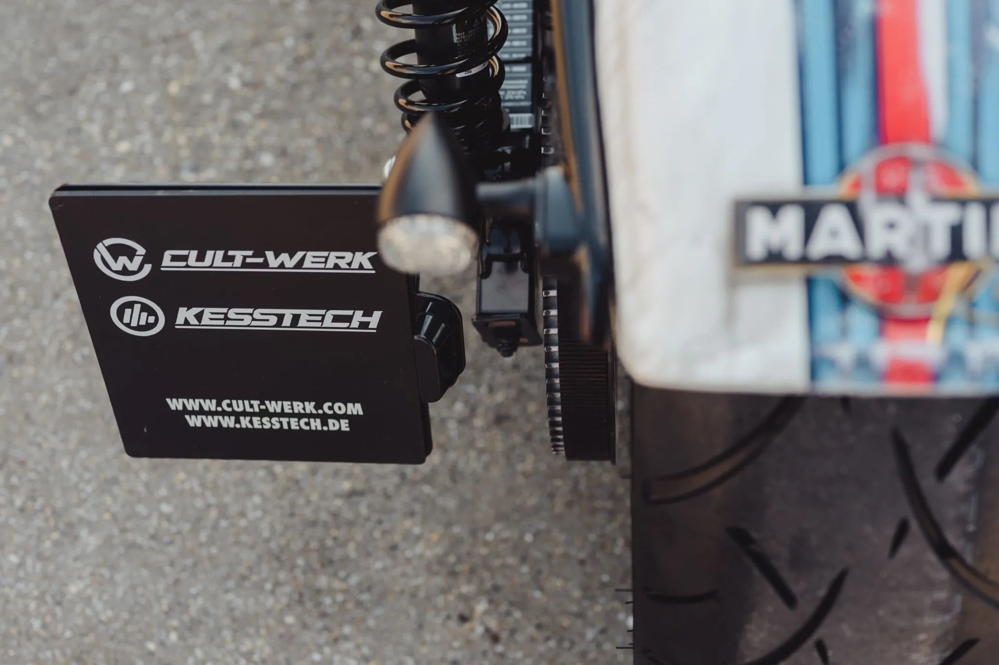 Cult Werk Kennzeichenhalter für Harley-Davidson RH975