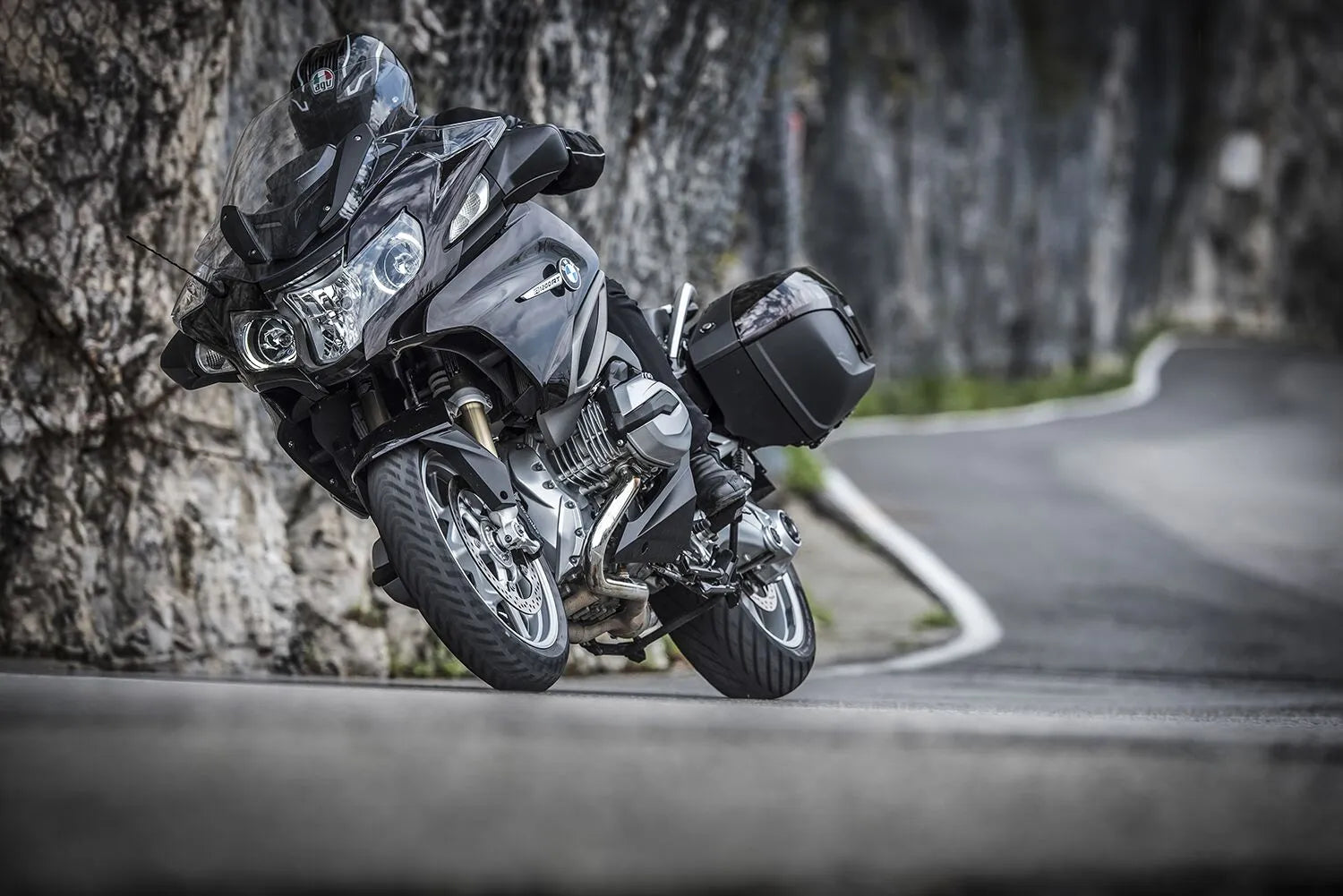 Metzeler Roadtec 01 Reifen 100/90-19 Vorderachse