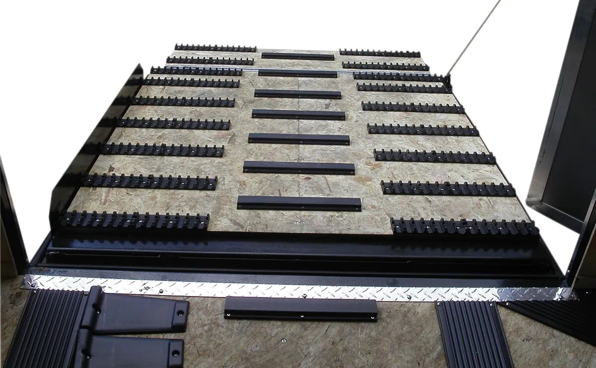 Caliber Türgleiter für geschlossene Anhänger für Schneemobile und ATVs