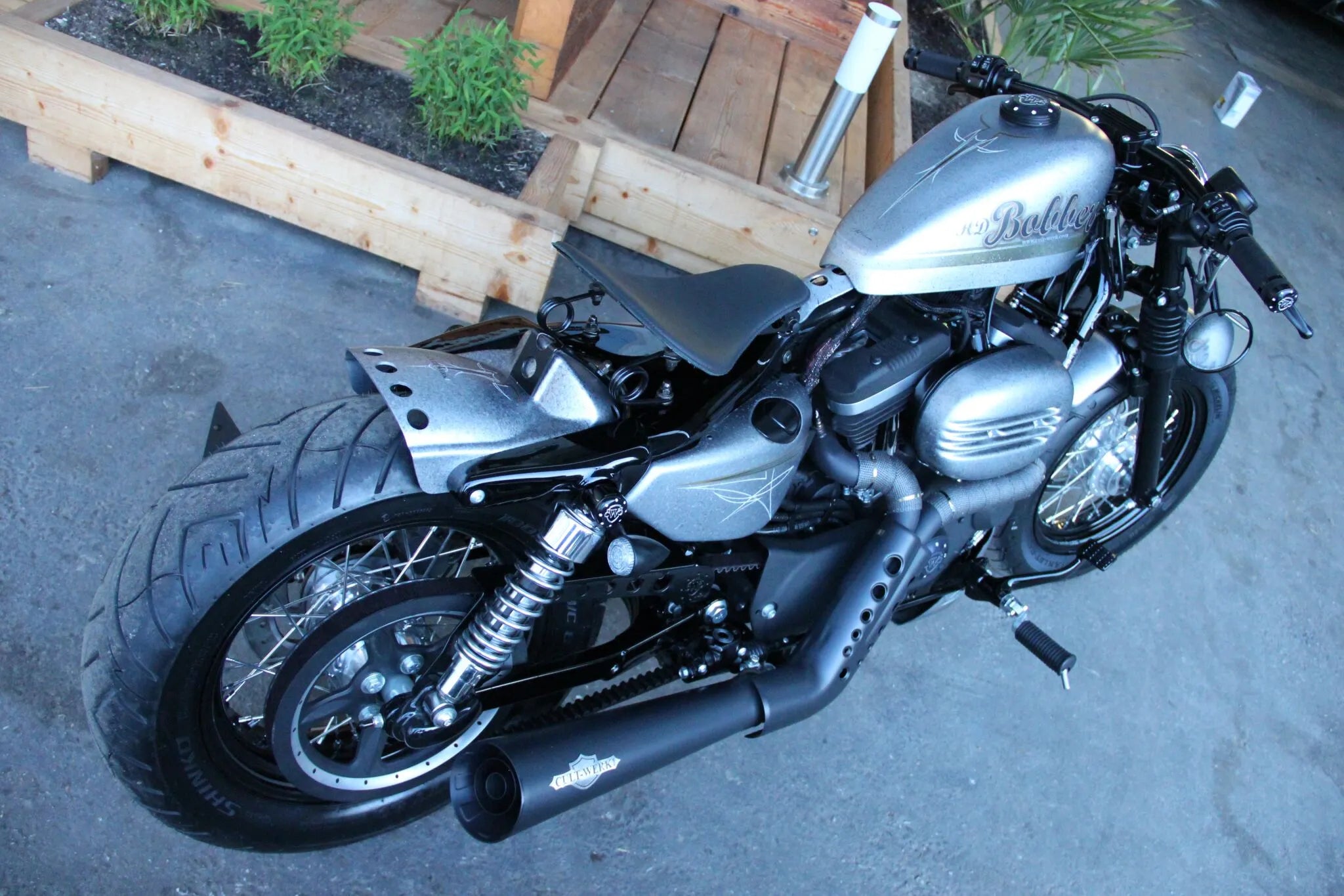 Cult Werk Swing-Sattel Old School - Schwarzer Leder-Solositz